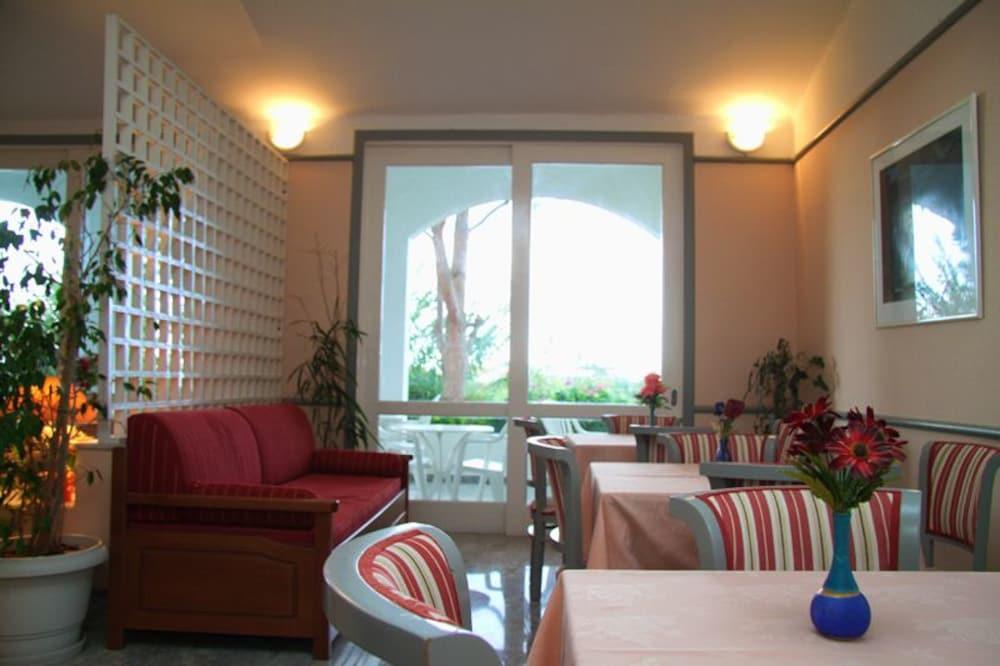 Mantenia Hotel Platanes  Exterior photo